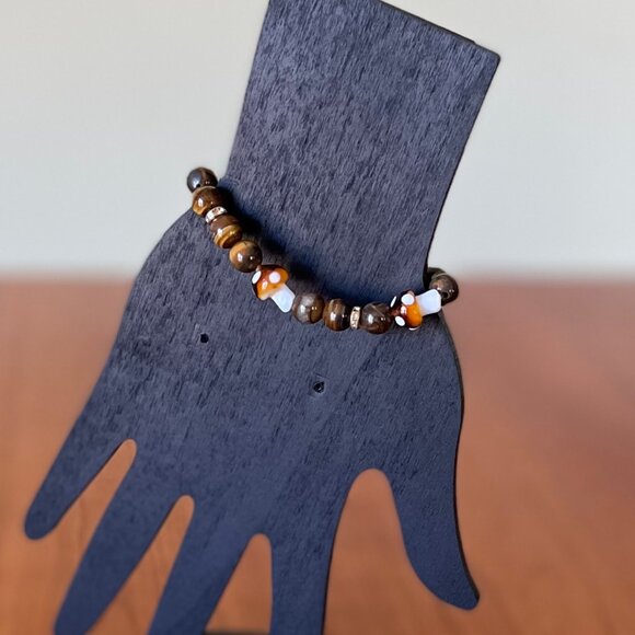 Cute Tiger's Eye Bead and Glass Mushroom Charm Bracelet (NWOT) - Picture 4 of 6